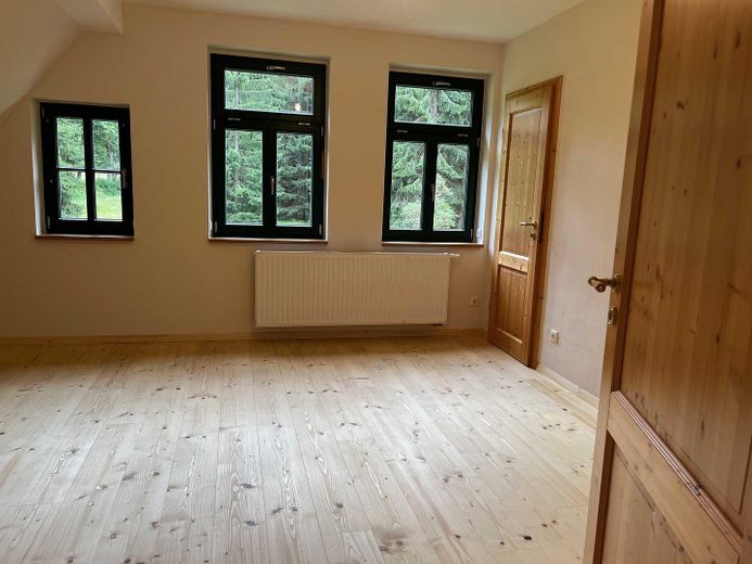 Schlafzimmer mit Vollholzdiele
