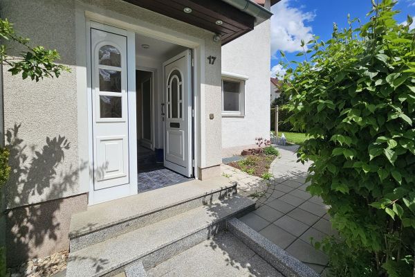 "Schollehaus" gesucht?
Reihenendhaus mit kleinem Garten und Garage