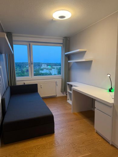 Penthouse mit großer Dachterrasse, Panoramablick & privater Sauna – Vielseitig nutzbares Zimmer