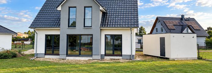Jetzt zum Vorteilspreis: Modernes Landhaus inkl. Grundstück & Einbauküche – Terrasse und Garten