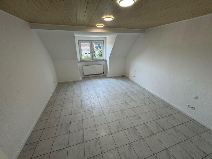 Attraente appartamento di 3 locali appena ristrutturato in un condominio ben tenuto – geräumiges Schlafzimmer