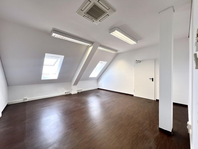 Moderne Büro-/Praxisfläche im Stadtzentrum Hanau! **direkt vom Eigentümer** – Ansicht Besprechung