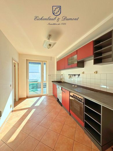 Großzügige 4 ZKB Wohnung mit Balkon &amp; Stellplatz in Dudweiler-Süd – Küche OG