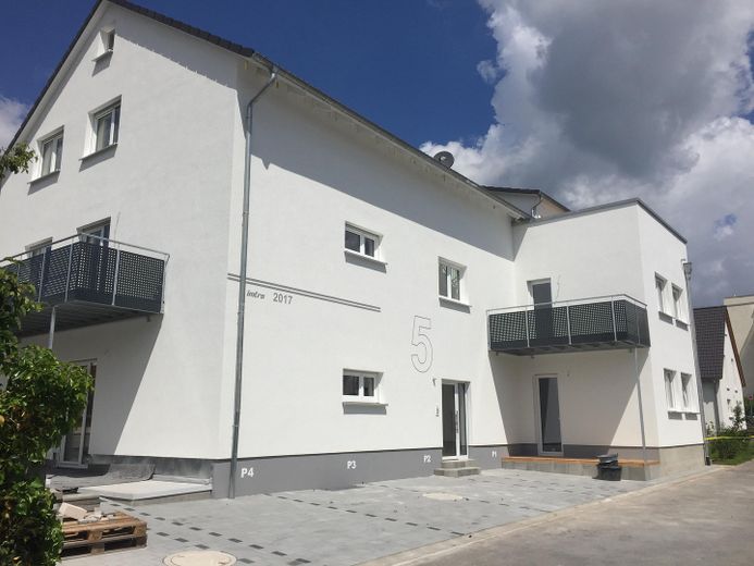 PROVISIONSFREI: Helle 4-Zimmer-Eigentumswohnung mit großer Terrasse in Herzogenaurach-Niederndorf – Außenansicht