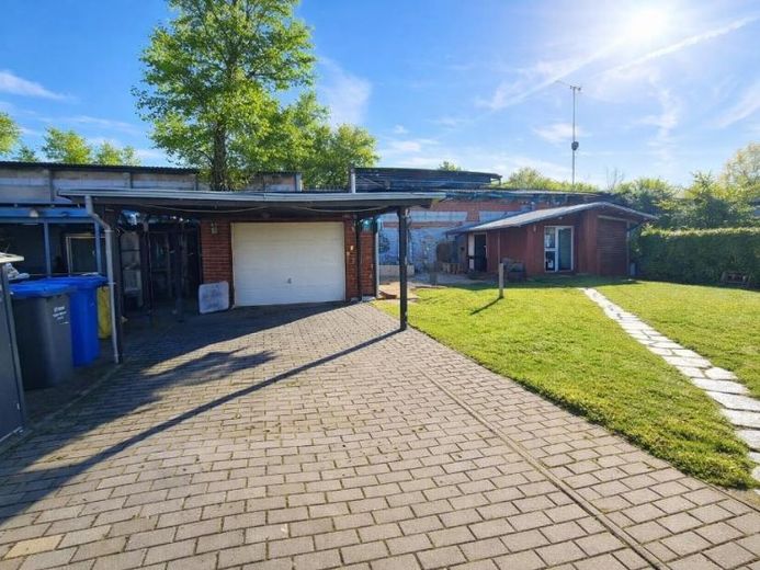 Ebenerdiger Bungalow mit Wintergarten, Gartenhaus und zwei Wohneinheiten – vielseitiges Wohnen auf großem Grundstück – फोटो 1