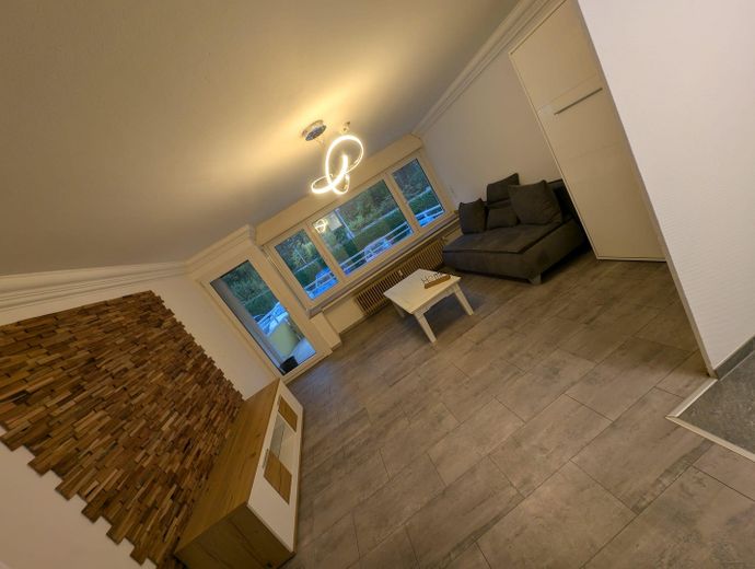 Şık bir şekilde modernize edilmiş: Herdecke'de zemin katta 1 odalı daire – Wohnzimmer