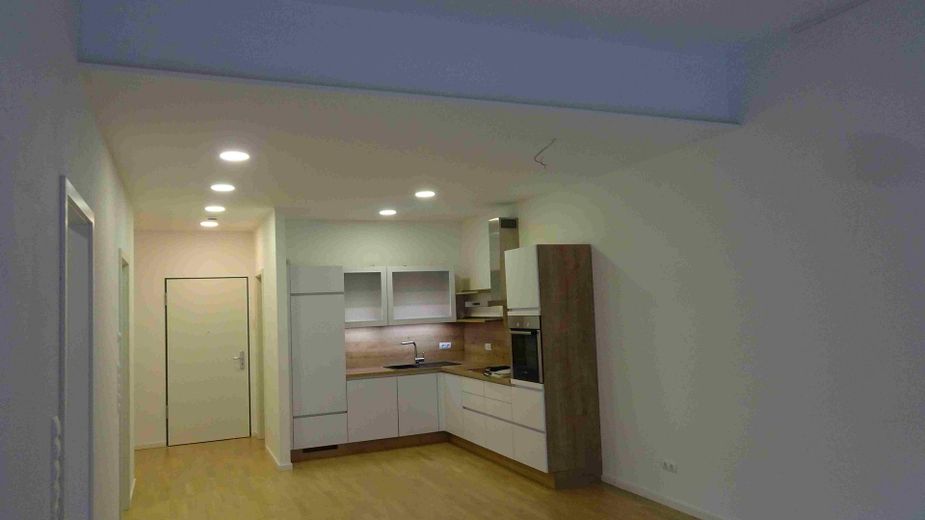 Blick zu Küche, Flur Garderobe