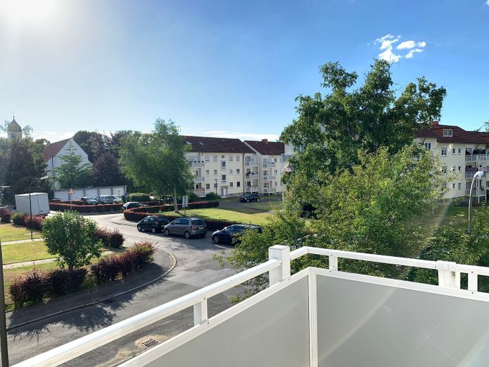 Schöne helle 2,5-Zimmerwohnung mit neuem Tageslichtduschbad und Süd-Westbalkon – Aussicht