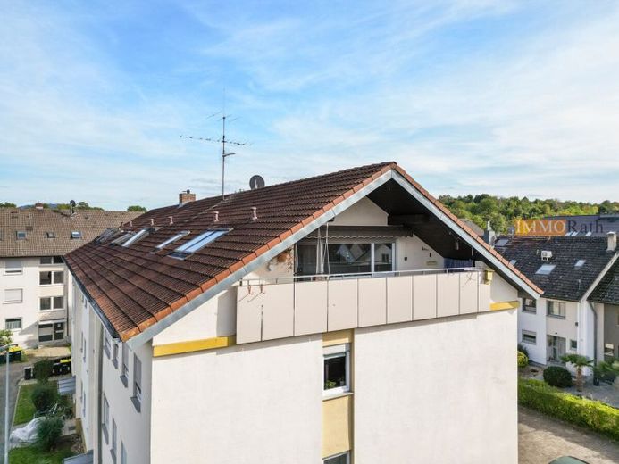 IMMORath.de - 4-Zimmerwohnung im Dachgeschoss mit Balkon in Hugstetten – Foto 1