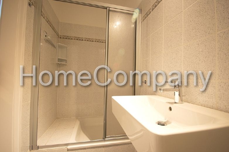 Modern und stilvoll gestaltete Wohnung in einer Altbauvilla auf einem parkähnlichen Grundstück Nähe Kemnader Stausee. – fdcc6ab007e275fcac3ec13328c5ef0dc391999b.jpg