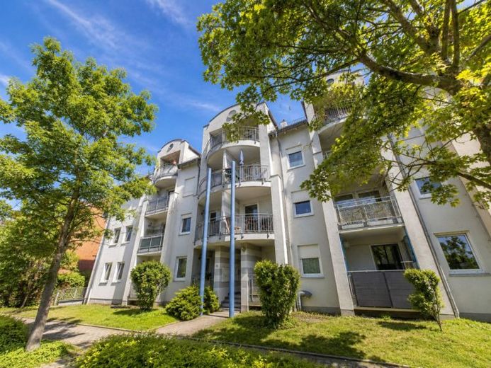 SCHICKE 3-RAUM WOHNUNG MIT BALKON UND TIEFGARAGENSTELLPLATZ – फोटो 1