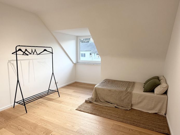 Elegante mansarda ristrutturata in stile moderno - Possibilità di ampliamento a maisonette con terrazza sul tetto – Kind/Büro