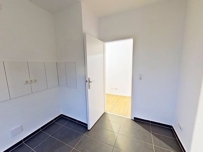 BALKONLU ve gün ışığı alan banyolu geniş 3 odalı daire – Ansicht II: Küche