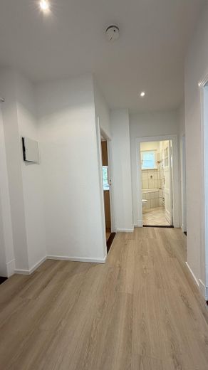 Zehlendorf: 3 habitaciones libres de comisión, en excelente estado, cerca del parque Laehr – Flur 