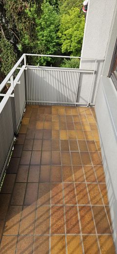Beautiful 3-room apartment in quiet apartment building with balcony – Balkon 1