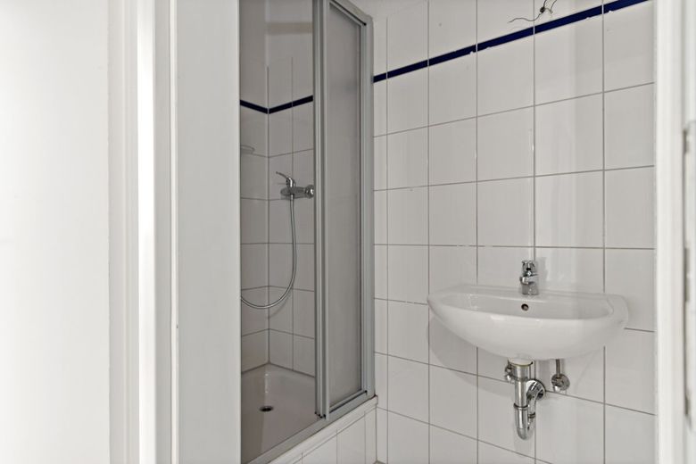 Badezimmer b
