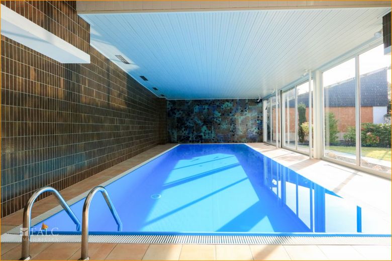 Mehrgenerationenhaus mit Schwimmbad – Indoor Pool