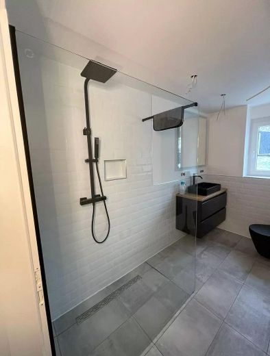 Traumhaus mit Einliegerwohnung in Saabrücken, Pool, Sauna, Klima .... – Bad Einliegerwohnung