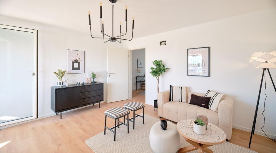 Rundum erneuert: 3-Zimmer-Wohnglück mit Tageslichtbad & Klima – Wohnzimmer