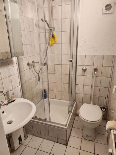Budynek wielorodzinny z 12 pokojami w Essen-Bochold – 1. OG rechts, Bad