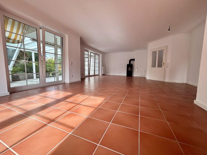 Wohnzimmer mit Kamin