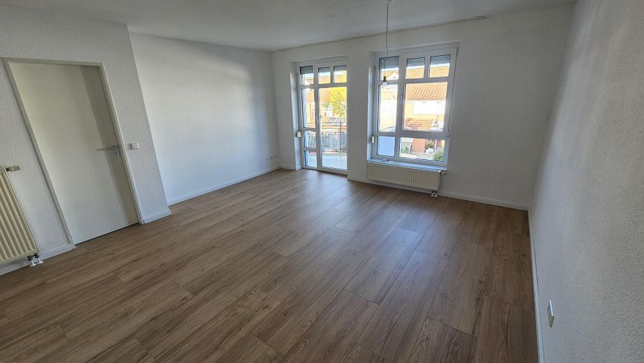 2-kamerappartement - Bremen-Arsten - drempelvrij met balkon + parkeerplaats in ondergrondse garage – Wohn-/Esszimmer