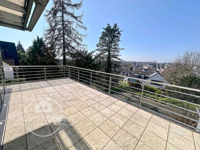 Unikat-Luxushaus mit Aufzug, Klima, Sauna, hausinterner Garage und und und – Terrasse
