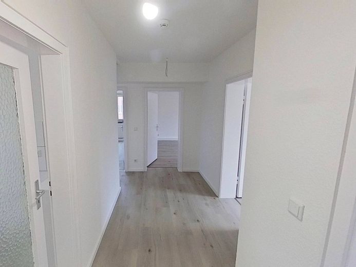 Ein perfektes Familiennest: Moderne 4-Zimmer-Wohnung mit BALKON und Tageslichtbad – Ansicht II: Flur