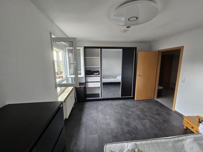 Attraktive 2-Zimmer-Wohnung mit Balkon & TG-Stellplatz in Bildechingen – Schlafzimmer2