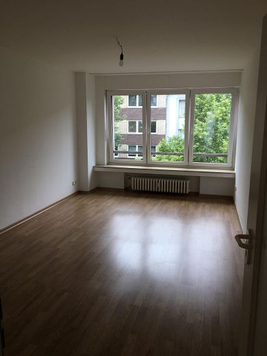 Provisionsfrei: perfekte Kapitalanlage - gut vermietetes Apartment – Wohn- / Schlafzimmer