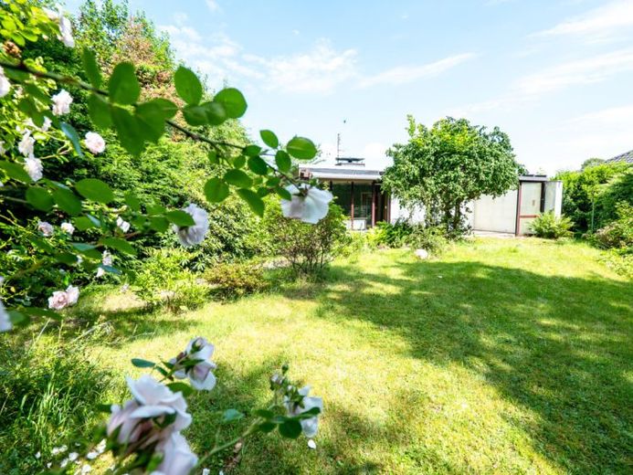 Flachdachbungalow mit Traumgrundstück und viel Potenzial! – फोटो 1
