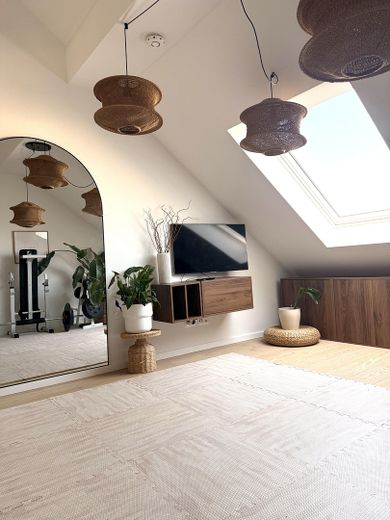 Exklusive neuwertige Traumwohnung: Klimatisiert, voll möbeliert - – Fitness/ 2. Schlafzimmer