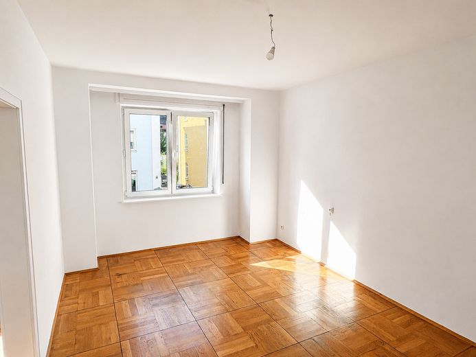 Sans commission et fraîchement rénové - appartement de 4 pièces en centre-ville ! – Zimmer 2