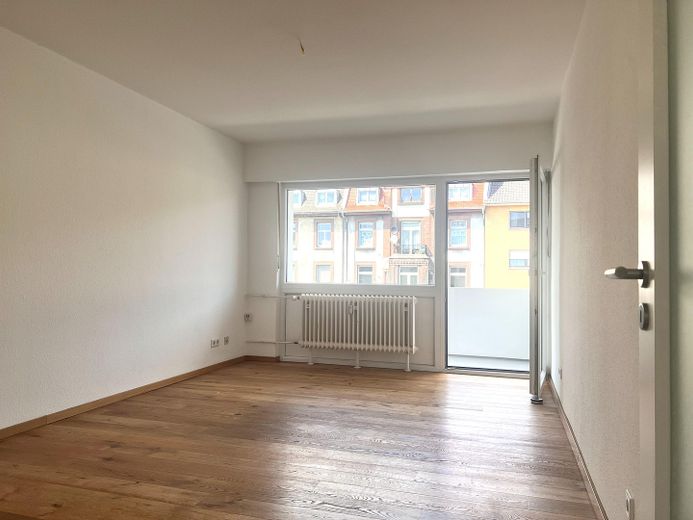 Wohnzimmer mit Balkon