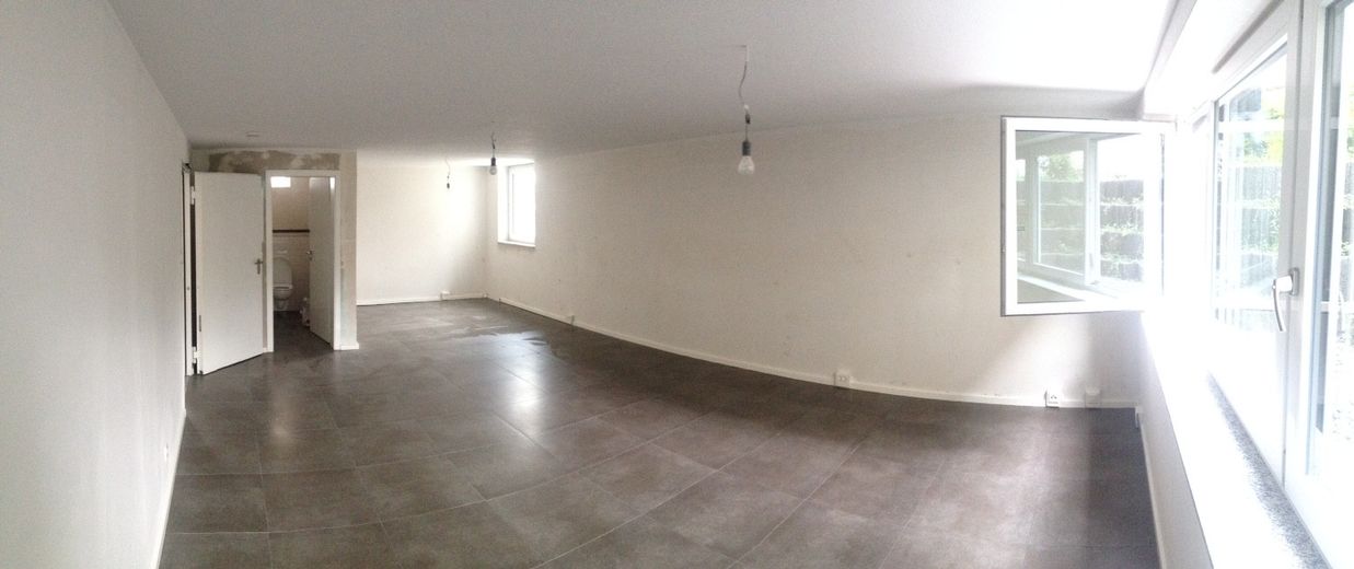 Світле офісне/хобі-приміщення (43 м²) з ванною та підключеннями для кухні – Фотографія 1