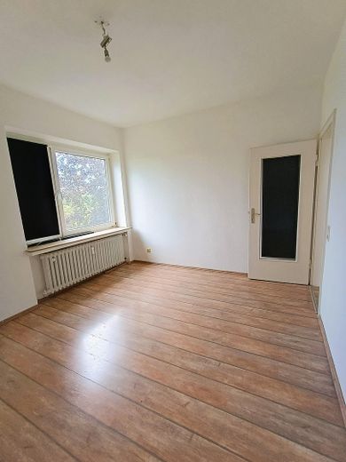 3 Zimmer Wohnung (76m²) in zentraler Lage - mit Balkon, Aufzug, Keller und Waschküche – Foto 3