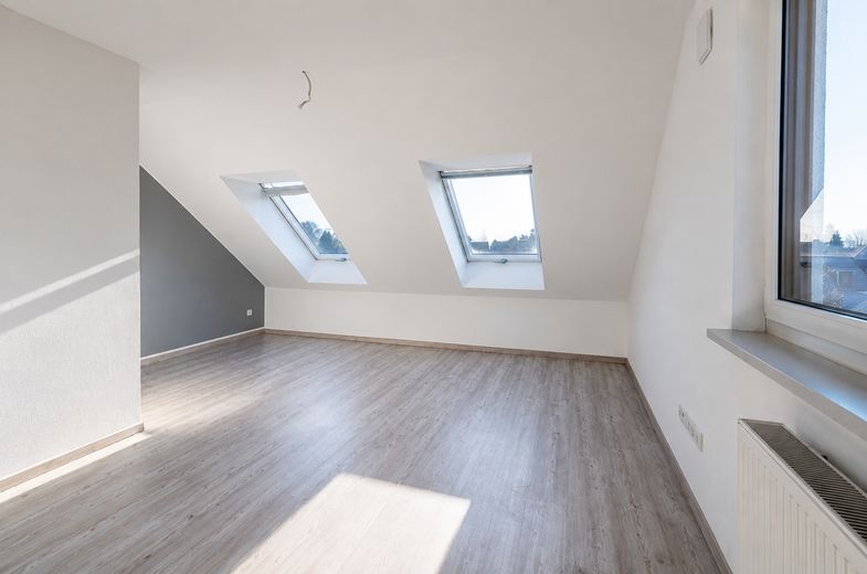Einziehen und wohlfühlen - familienfreundliche Doppelhaushälfte aus 2018 im Herzen von Pulheim-Geyen – Dachstudio