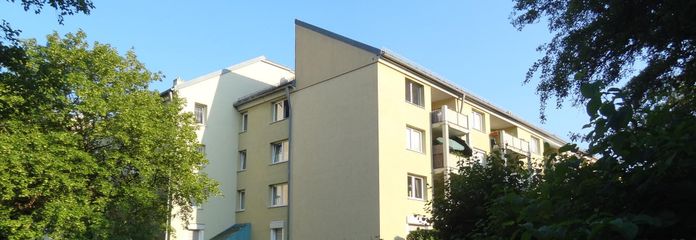 Hausansicht mit Eingangsbereic