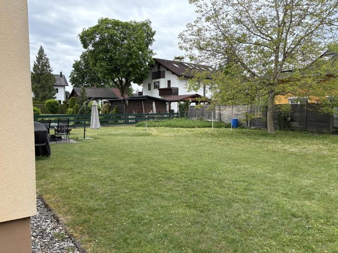 Freie Fläche hinter dem Haus