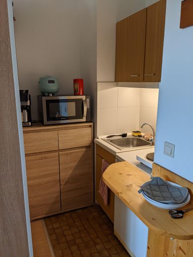 Provisionsfrei: Gepflegte möblierte 1-Zimmerwohnung mit Westbalkon - Uninähe – Möbel incl.