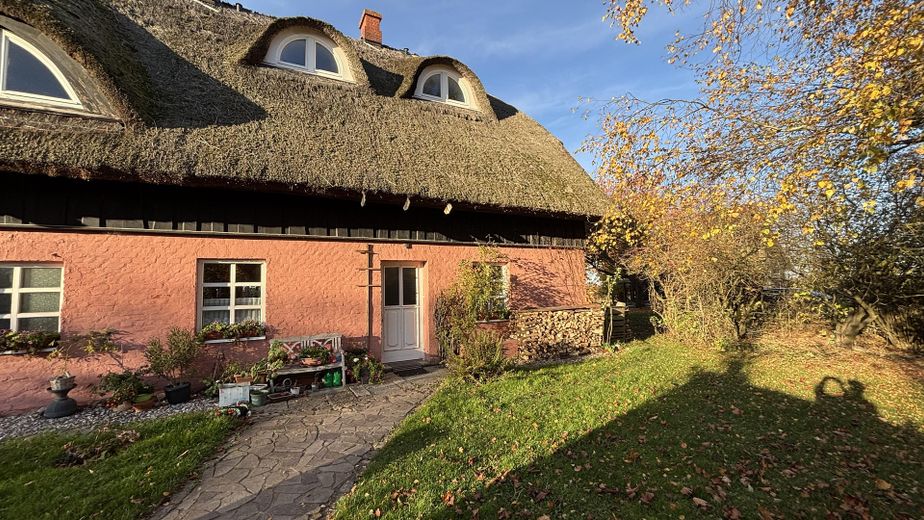 Haus, Bauernhaus, Landhaus, ländliches Idyll in ruhiger Lage. Ein Landhaus , das die Seele berührt – SW-Ansicht Wohnung 1