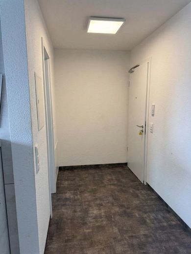 Compact and clever with balcony: Charming 1-room apartment incl. fitted kitchen – Flur