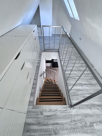 Grünhain'de satılık geniş, tam mobilyalı 2,5 odalı daire – DG Schlafzimmer