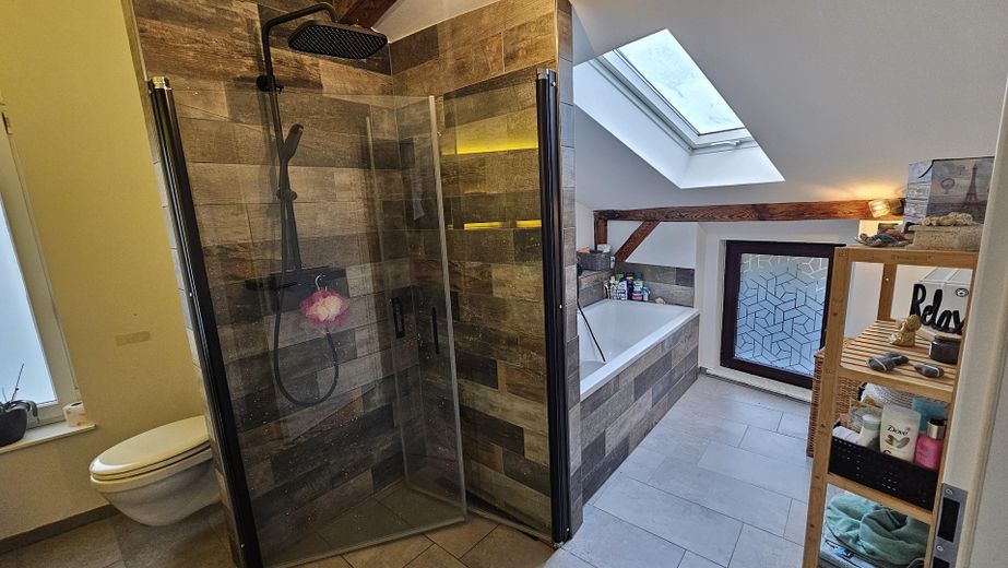 Saniertes großzügiges Bad OG