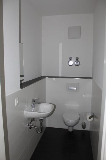 SENZA PROVVIGIONE! Moderno loft di 73 m² a Stoccarda-Nord con balcone + posto auto interrato – Gäste WC