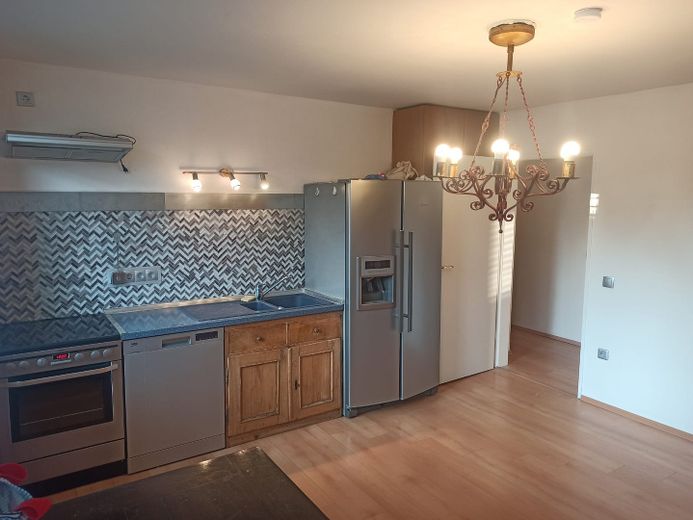 Große 4 Zimmer WHG mit Dachterrasse in bester Lage mit Stellplatz – Foto 4