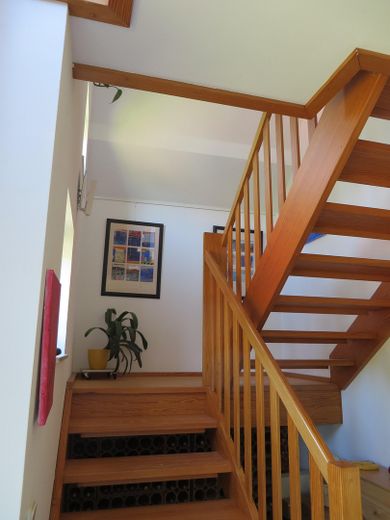Repräsentatives Architektenhaus zum Verlieben – Vollholztreppe zum OG