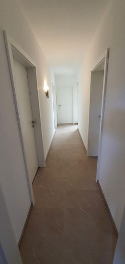 Modernisierte helle 5,5 Zimmer 145 m² EG Whg. / Garten / EBK / ca. 37 m² Süd Terrasse & Markise – Flur von Nord