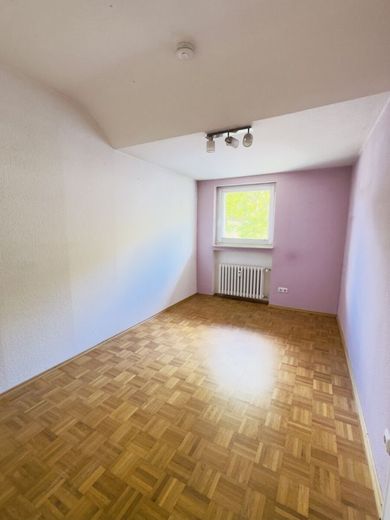 Mehrfamilienhaus in Bergisch Gladbach mit großem Grundstück &amp; Entwicklungspotenzial – Kinderzimmeransicht im DG