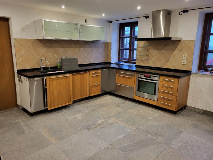 Traumwohnung im Grünen - 8 Zimmer, 3 Bäder, großer Garten, ... – Küche